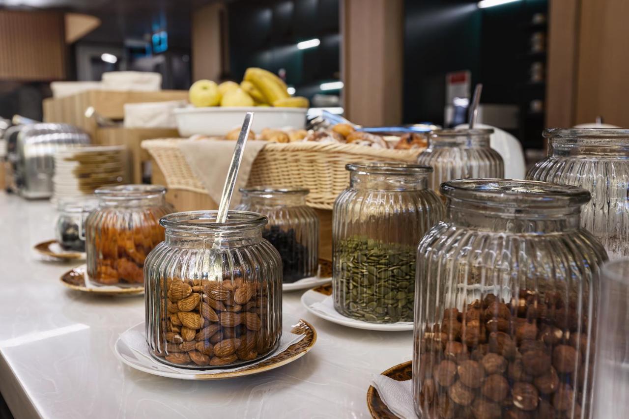 Novotel Living Almaty Jetisu Εξωτερικό φωτογραφία