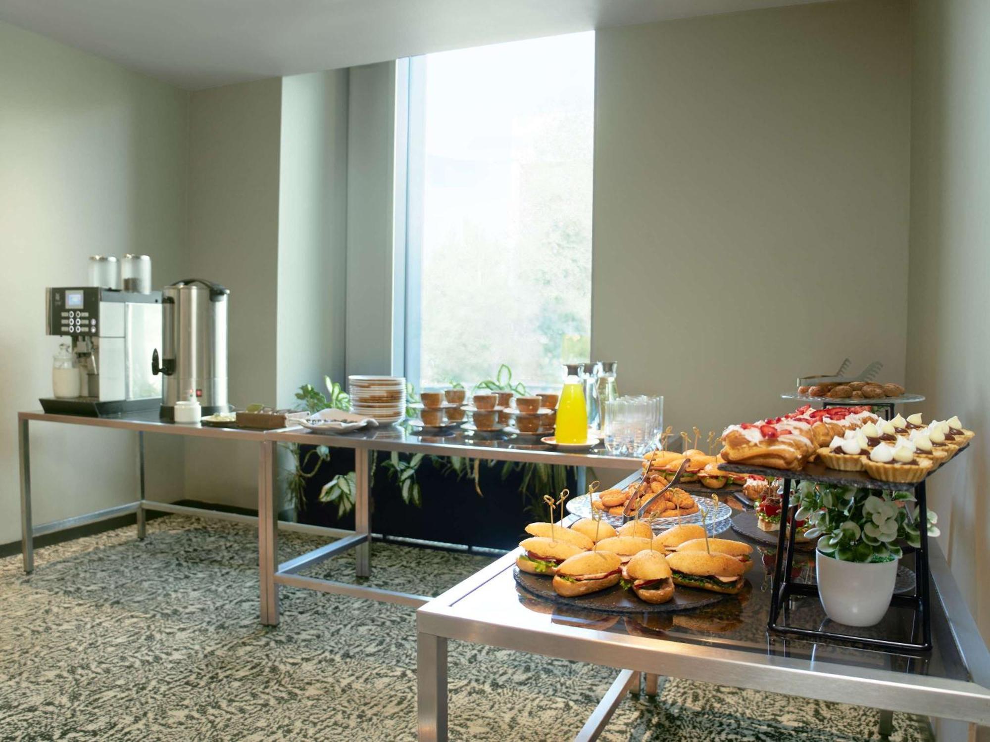Novotel Living Almaty Jetisu Εξωτερικό φωτογραφία