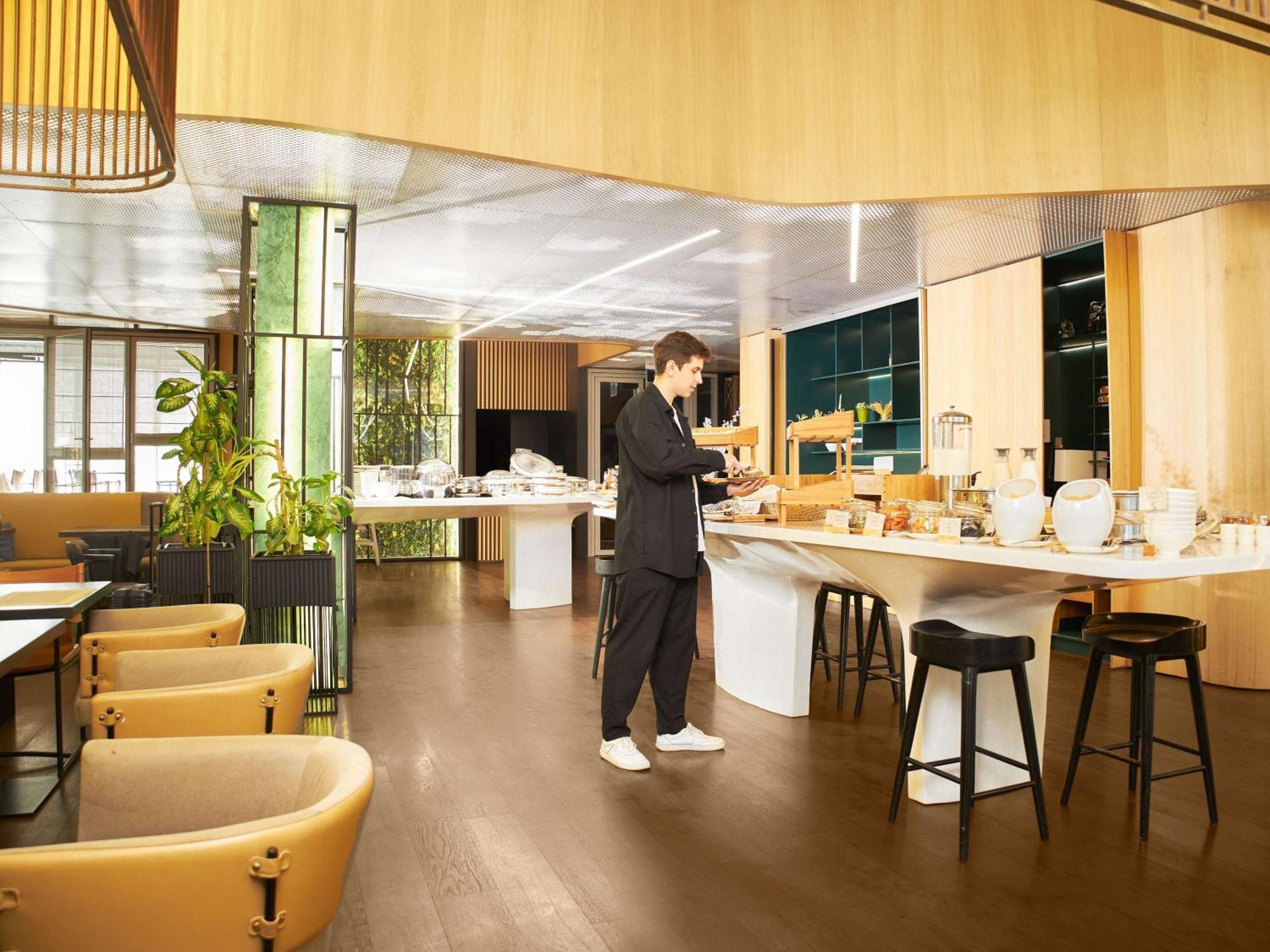 Novotel Living Almaty Jetisu Εξωτερικό φωτογραφία