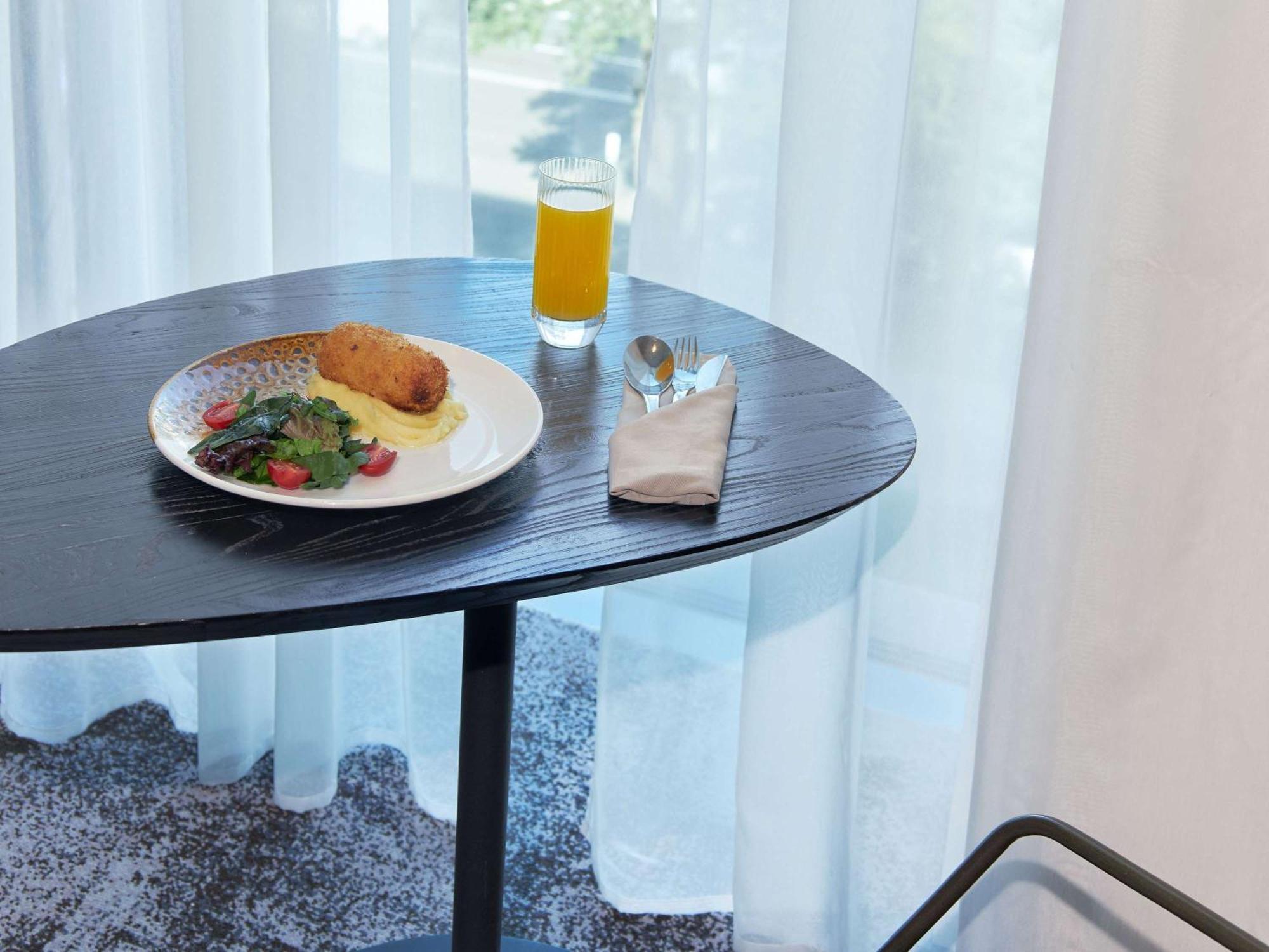 Novotel Living Almaty Jetisu Εξωτερικό φωτογραφία