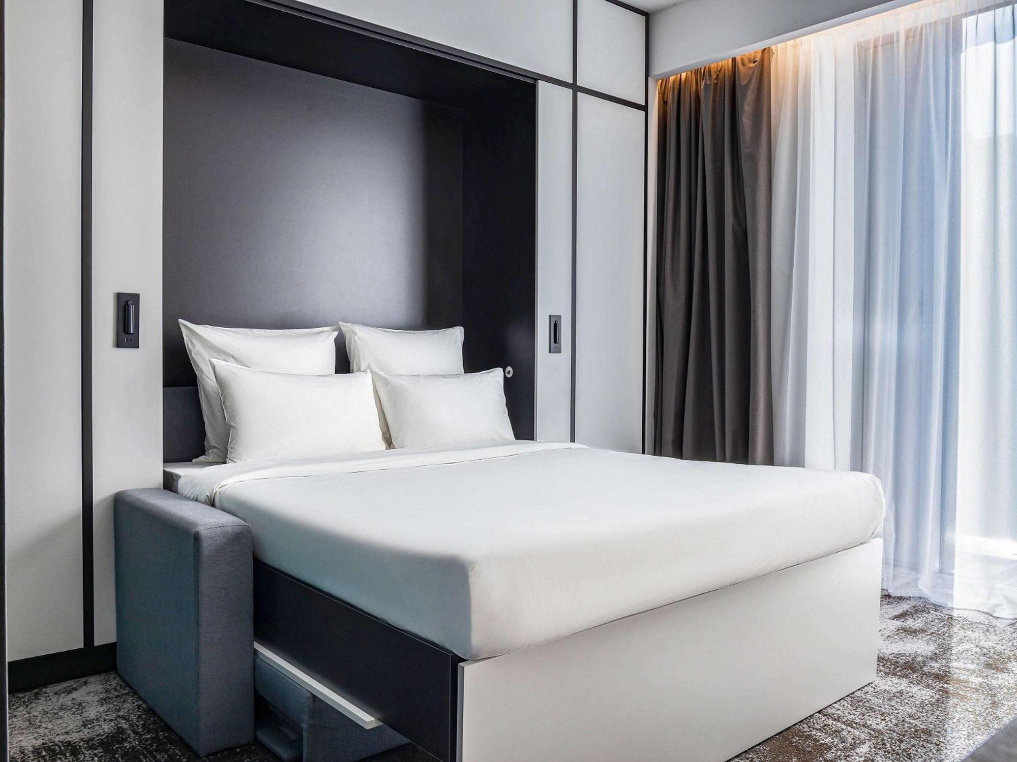Novotel Living Almaty Jetisu Εξωτερικό φωτογραφία