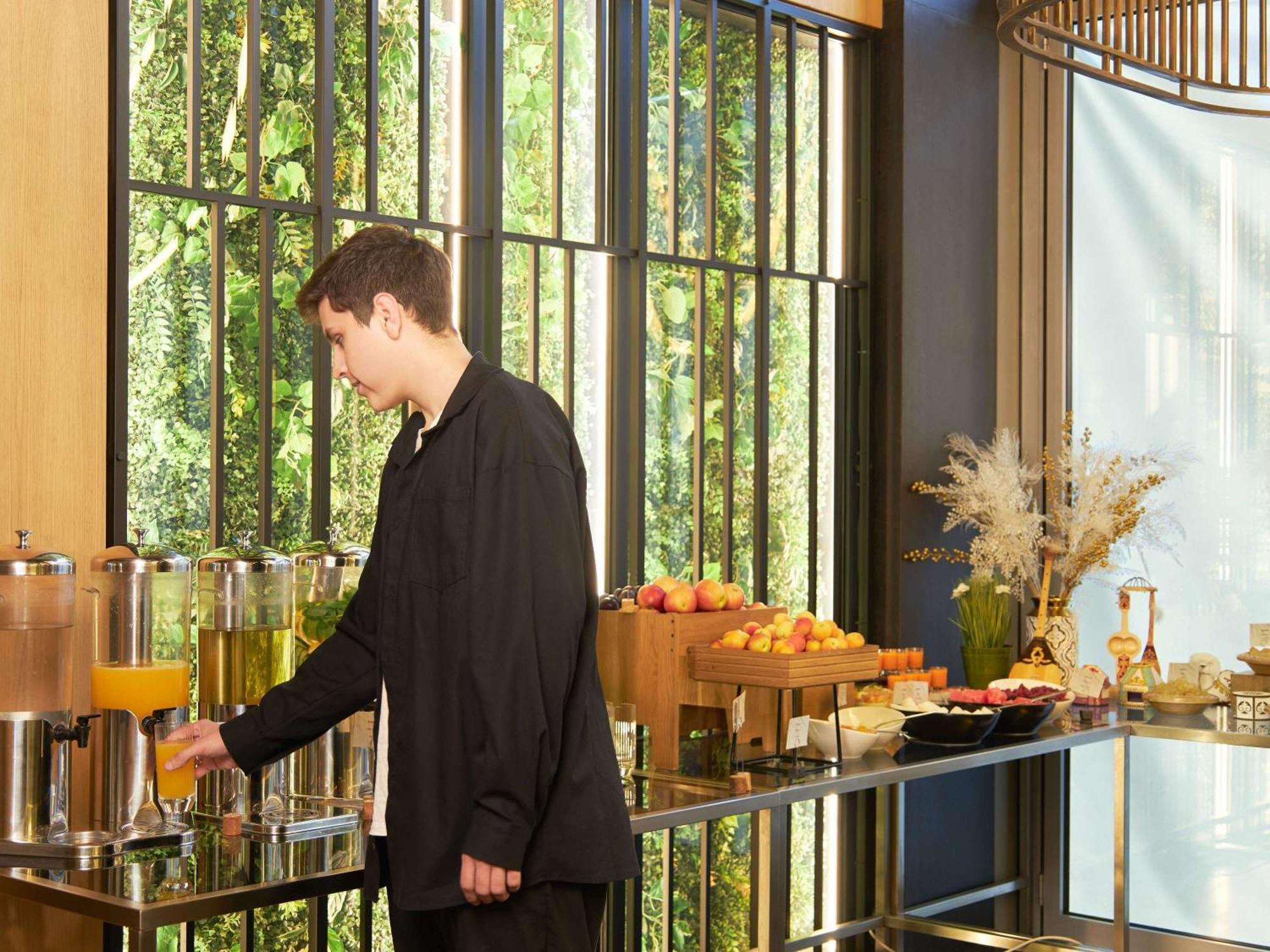 Novotel Living Almaty Jetisu Εξωτερικό φωτογραφία